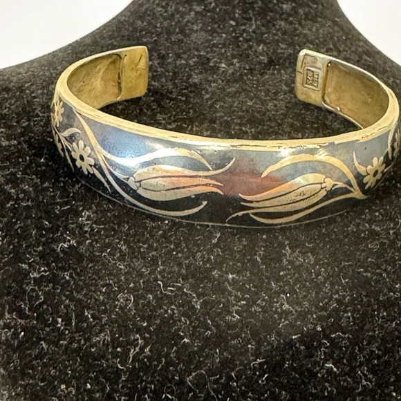 Turkish handmade tulip pattern sleek silver bracelet. - Picture 2 of 3